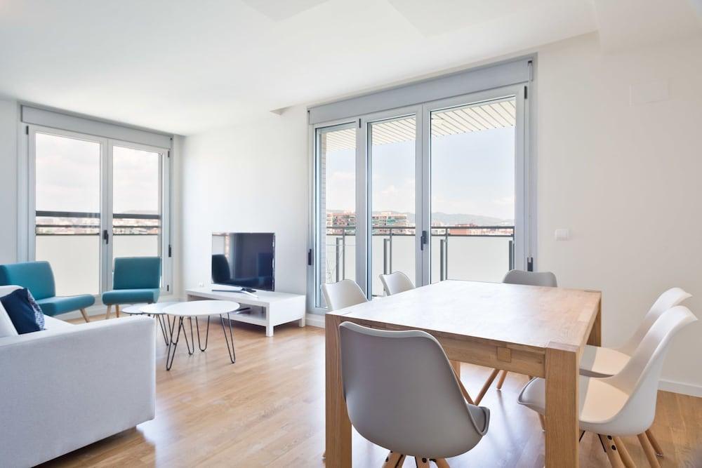 Olala Port Forum Apartments سان أدريان دي بيزوس المظهر الخارجي الصورة
