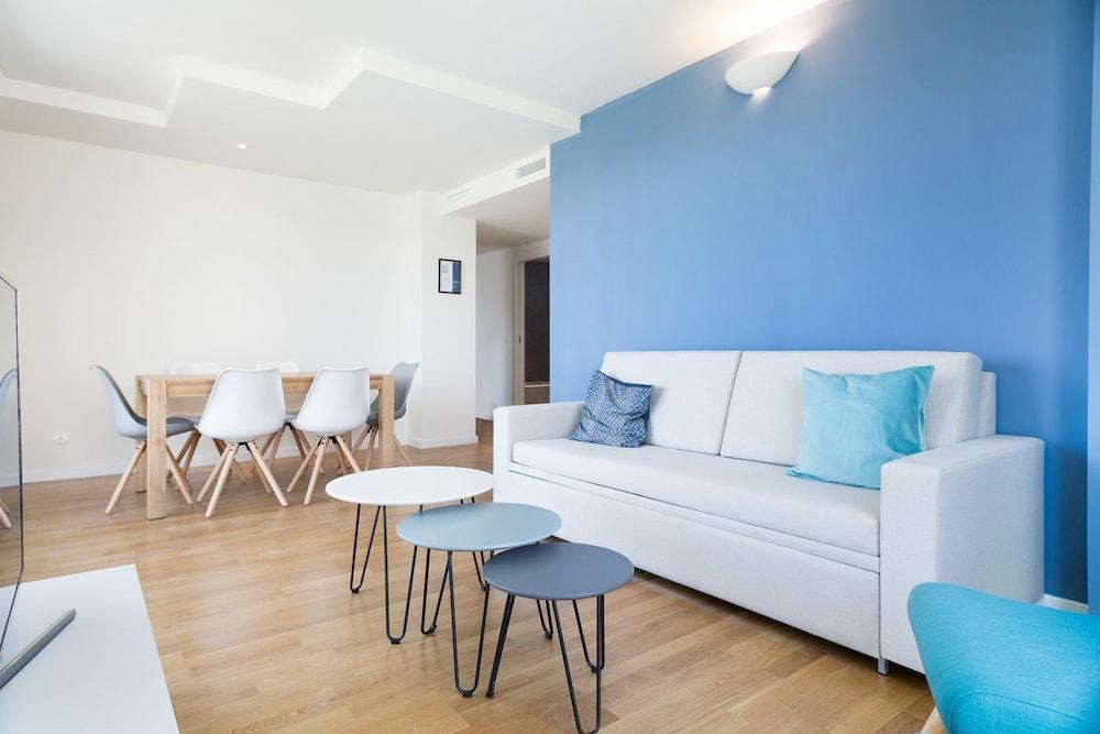 Olala Port Forum Apartments سان أدريان دي بيزوس المظهر الخارجي الصورة